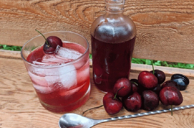 cherry schrub drink